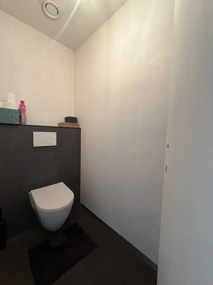 Ruime instapklare gezinswoning met zwemvijver foto 20