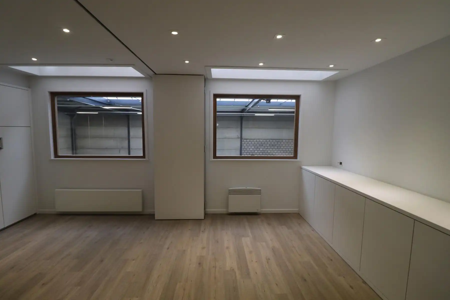 KMO-UNIT VAN 500M² MET BIJHORENDE KANTOREN. INDUSTRIEZONE MERKSPLAS foto 9