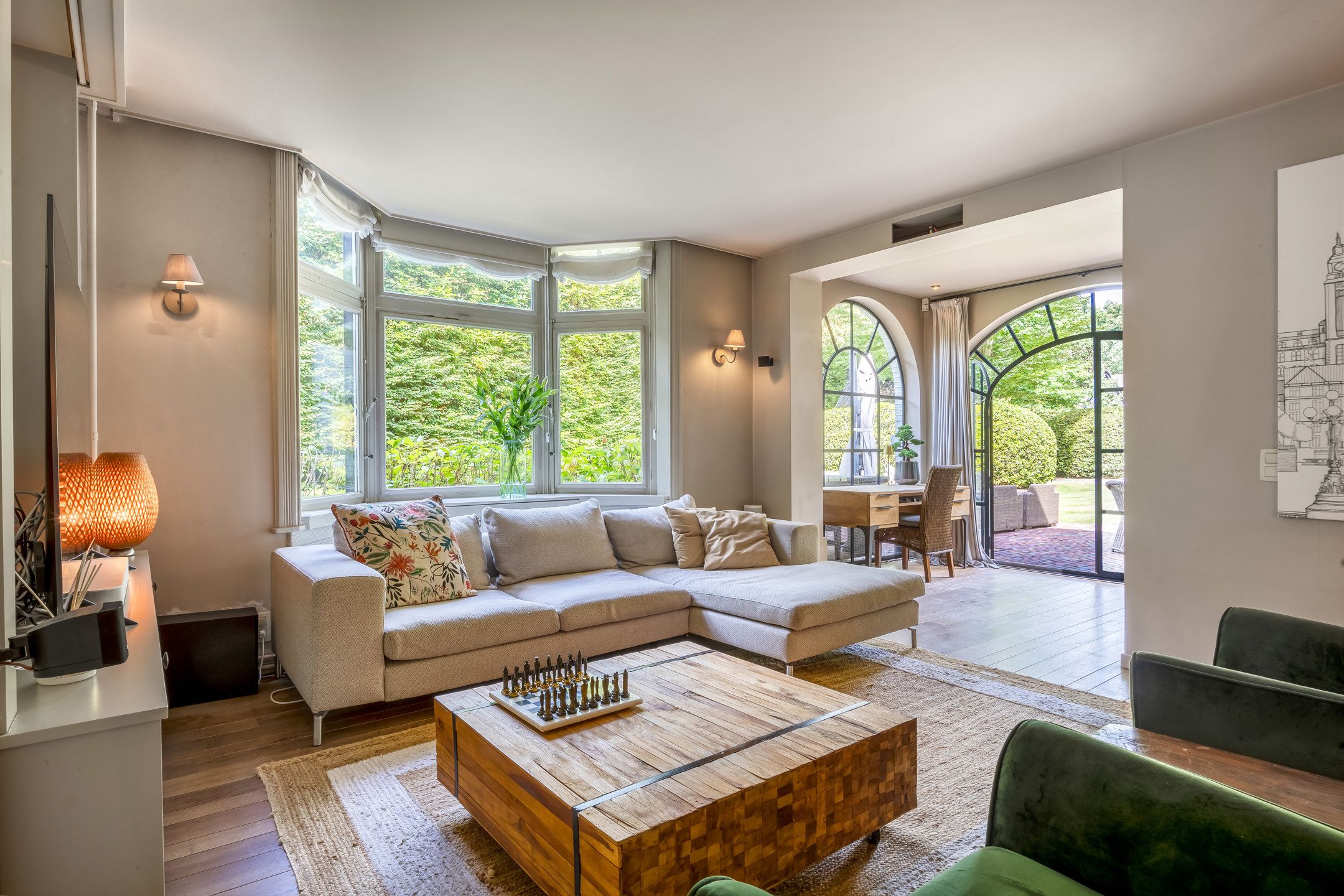 Karaktervolle villa op ca 1.780 m² met bijgebouw en garage foto 11