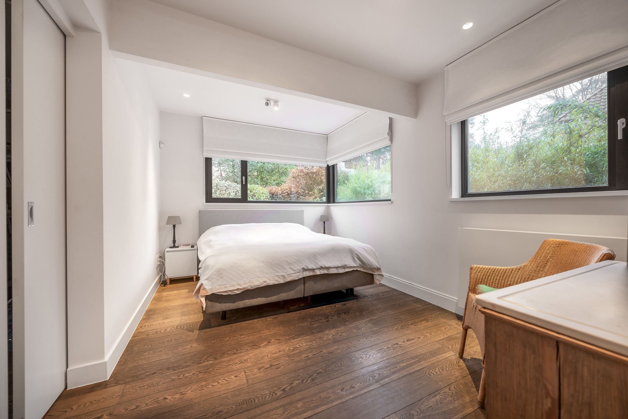 Karakterwoning met brutalistische gevel  in Hof ter Linden foto 16