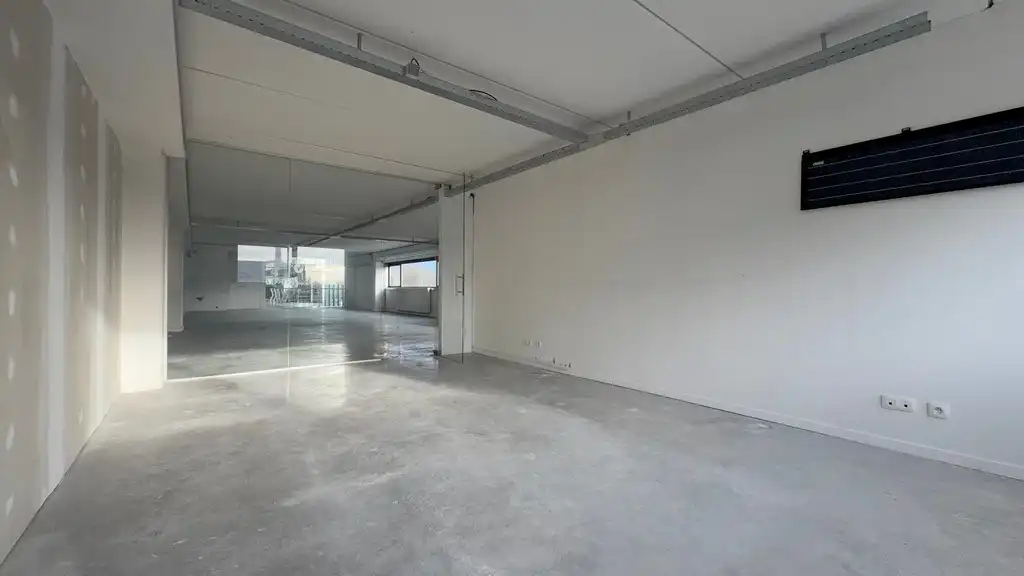 Recent kantoor te huur in de Kasteleinsstraat in Kruibeke foto 5