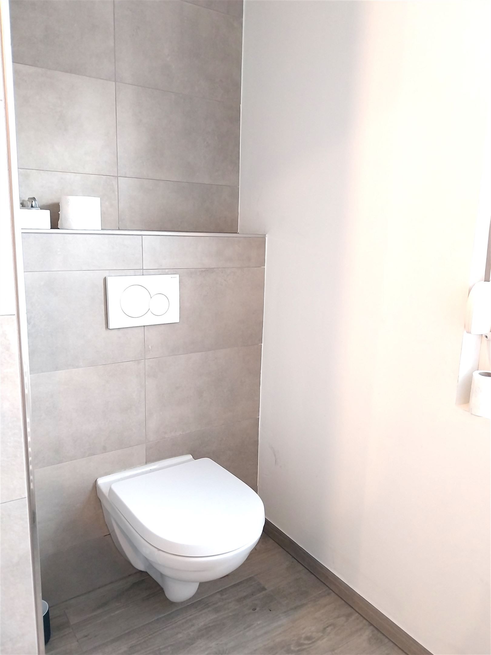 TE HUUR: Gerenoveerde halfopen bebouwing met 3 slaapkamers en ruime tuin! foto 17