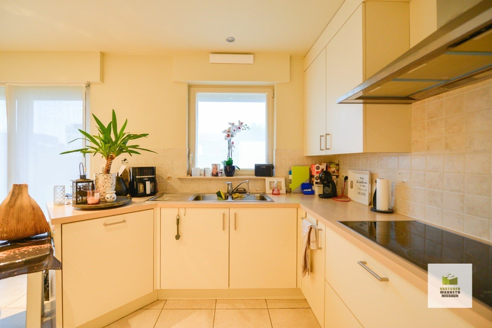 Open bebouwing in doodlopende straat met 3 slaapkamers en zongerichte tuin foto 12