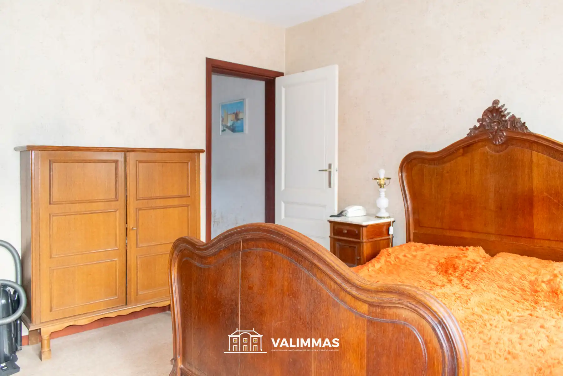 Degelijke, maar nog op te knappen rijwoning met tuin... foto 11