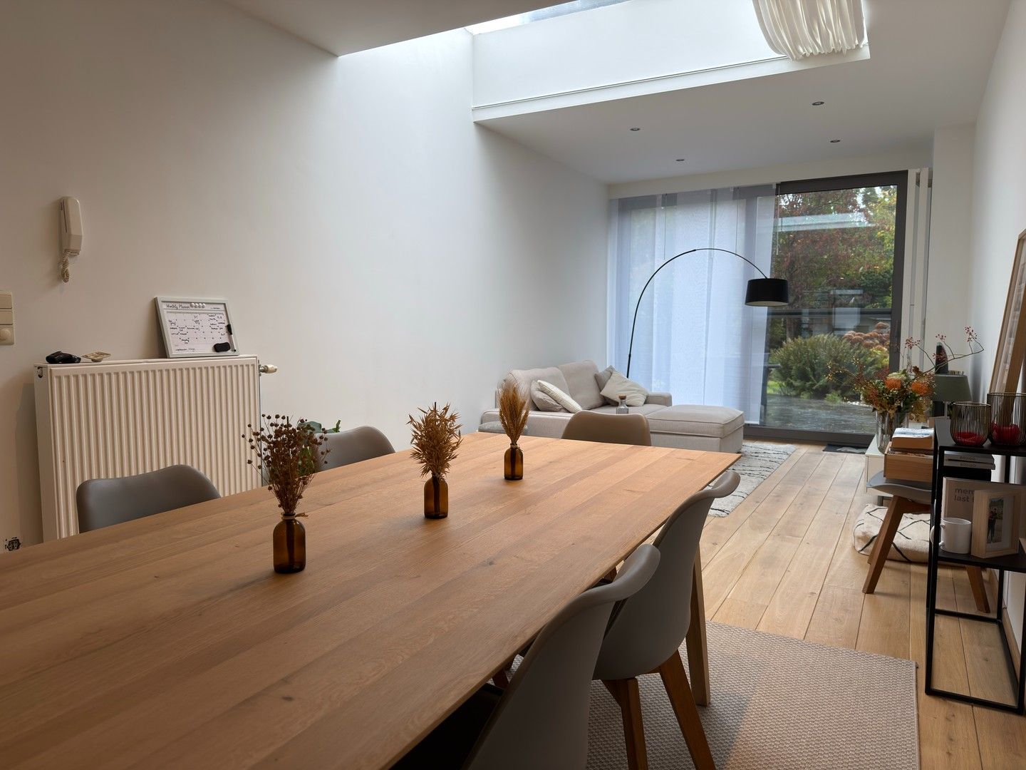 Moderne half open woning met 2 slaapkamers foto 2