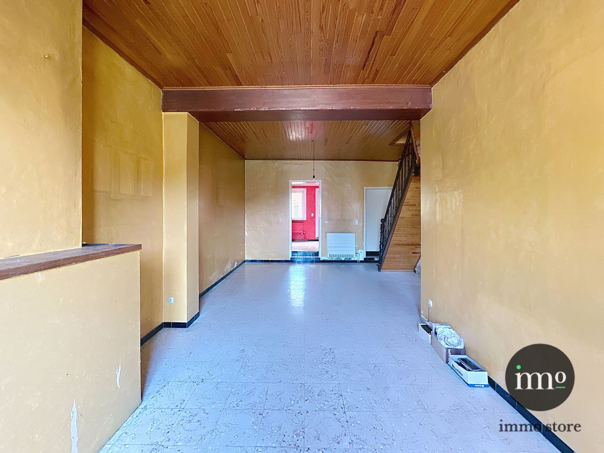 Deels te renoveren 3-gevel met mooie tuin en garage. foto 8