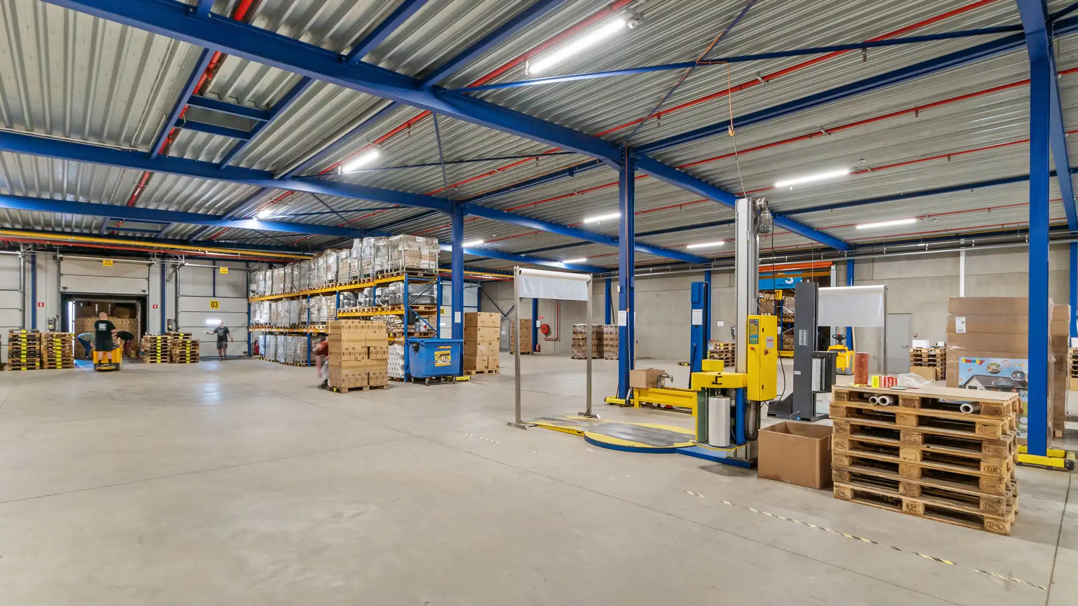 Volledig uitgerust distributiecentrum in nieuwbouwstaat foto 39