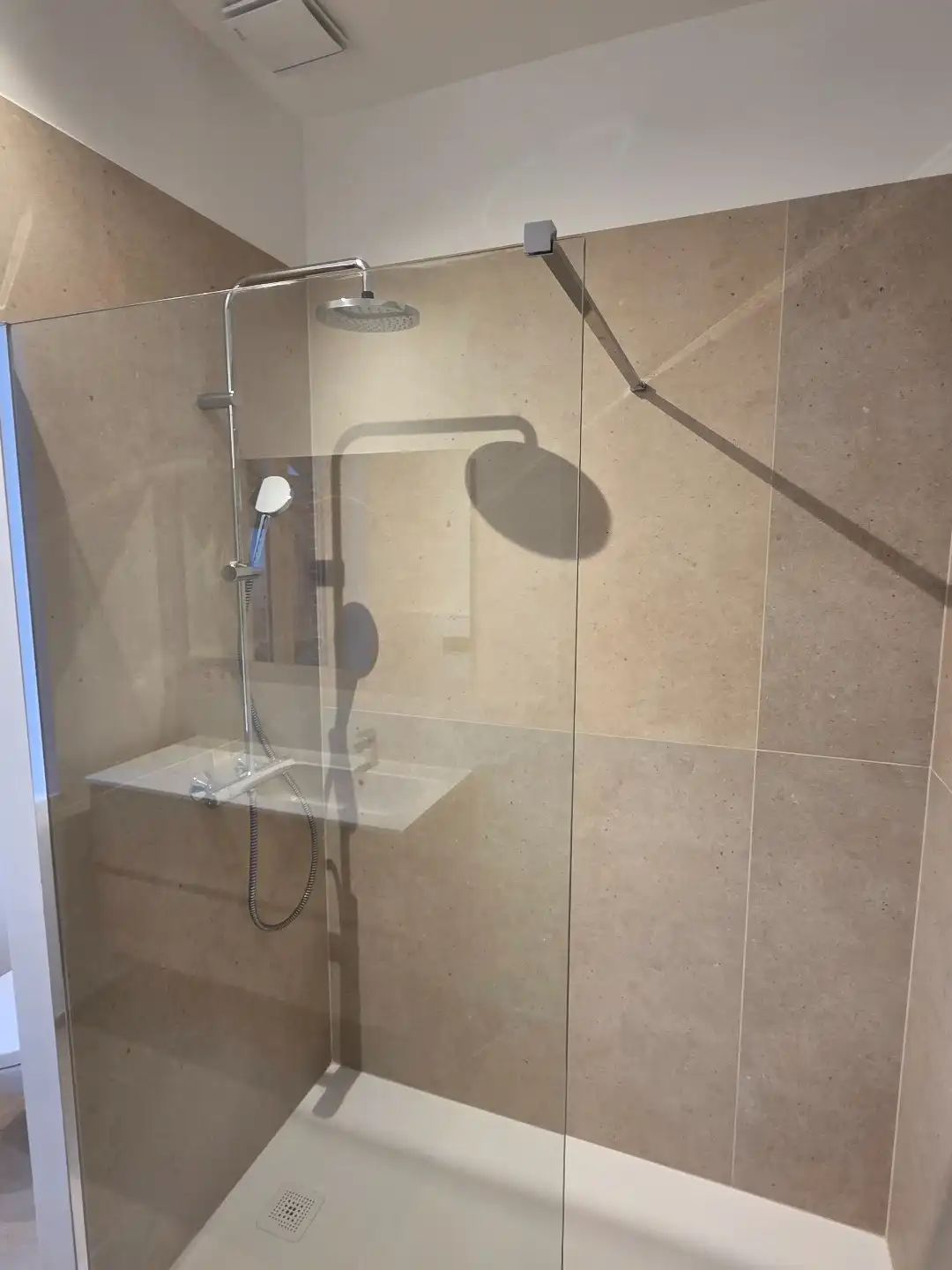 Gerenoveerde woning met tuin en parkeerplaats - 1 slaapkamer.  foto 14