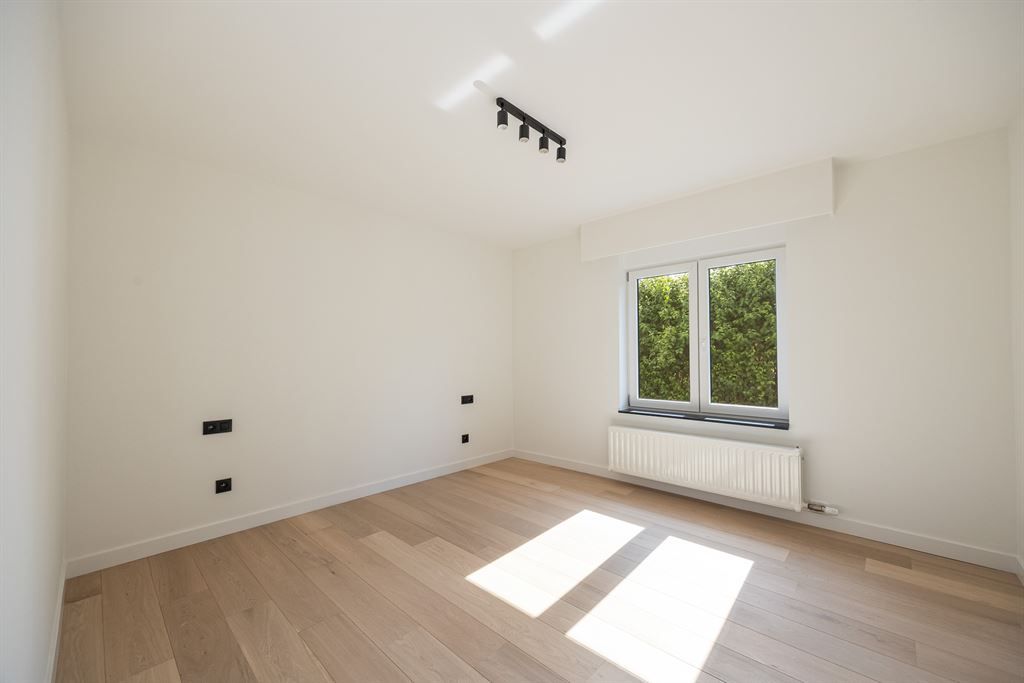 Stijlvol gerenoveerde villa met ruime tuin foto 17