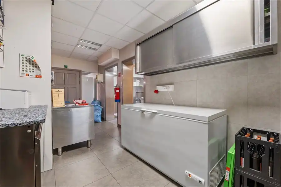 KNAPPE HANDELSRUIMTE IN HET CENTRUM VAN SINT-TRUIDEN foto 18