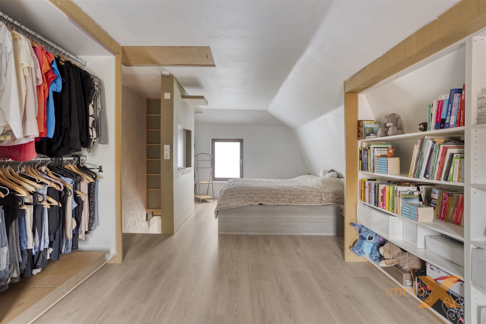 GEZELLIGE GROTENDEELS GERENOVEERDE WONING MET TUIN foto 11