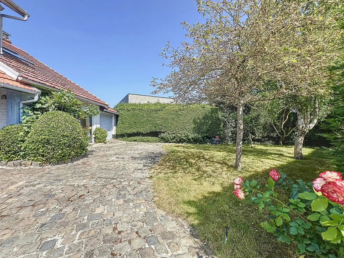 Uitzonderlijk gelegen Cottagestijl woning op Zuidwest gericht perceel  van 588m² te Oostende.  foto 2