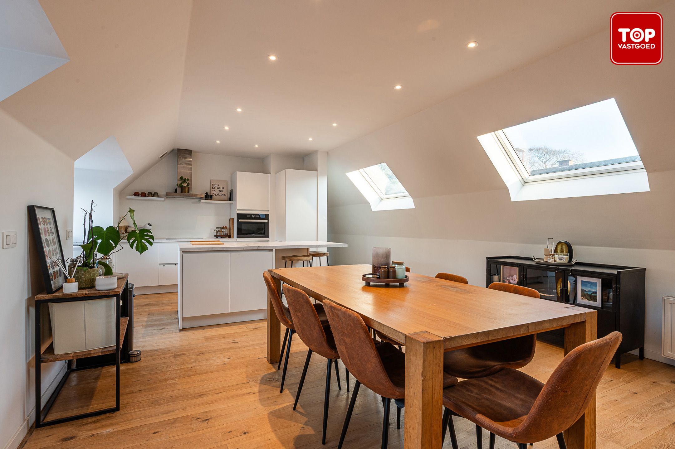 instapklare appartement met twee slaapkamers en terras foto 8