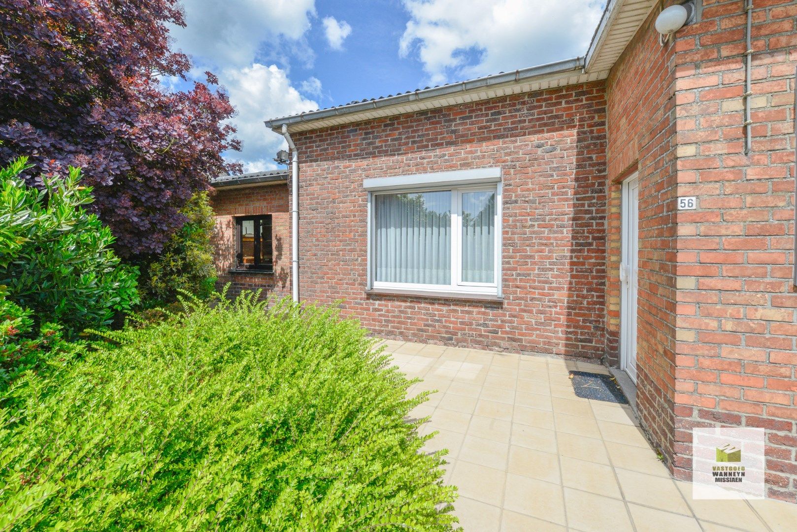 Bungalow met 4 slaapkamers op perceel van 801m2 op centrale ligging te Beernem foto 3