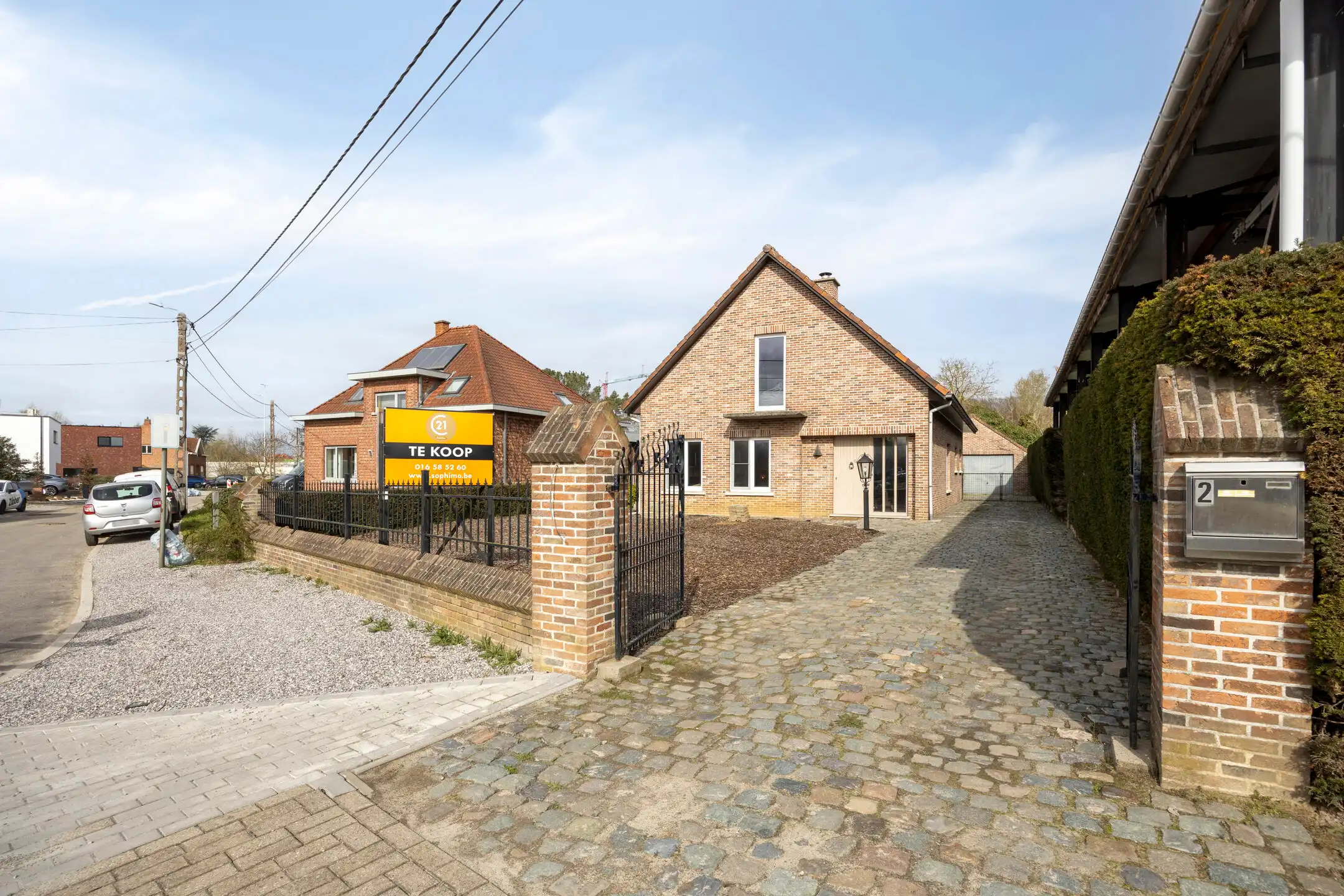 Woning met 4 slaapkamers op een perceel van 14 are foto {{pictureIndex}}