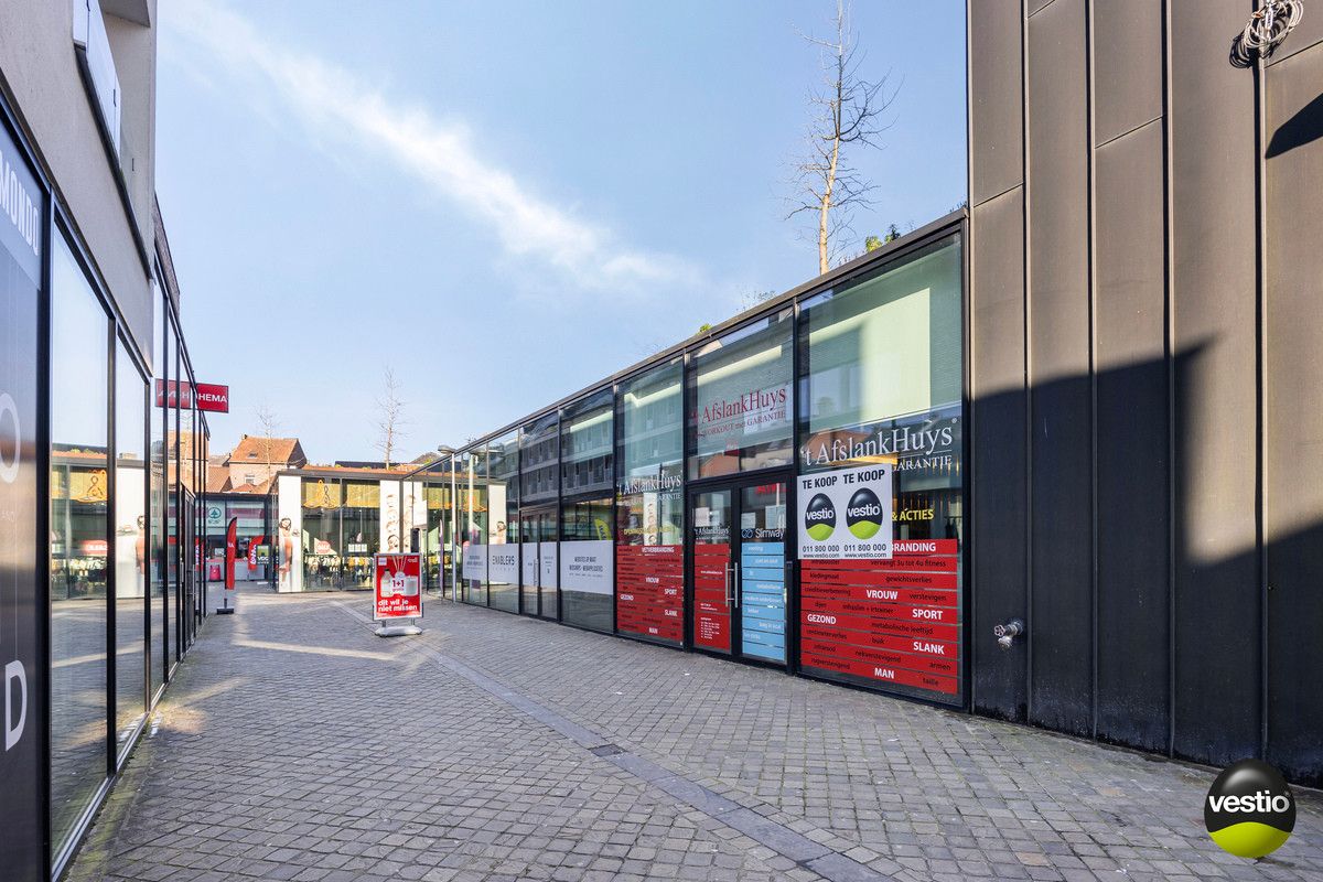 HANDELSGELIJKVLOERS IN WINKELCENTRUM VAN BILZEN foto 2