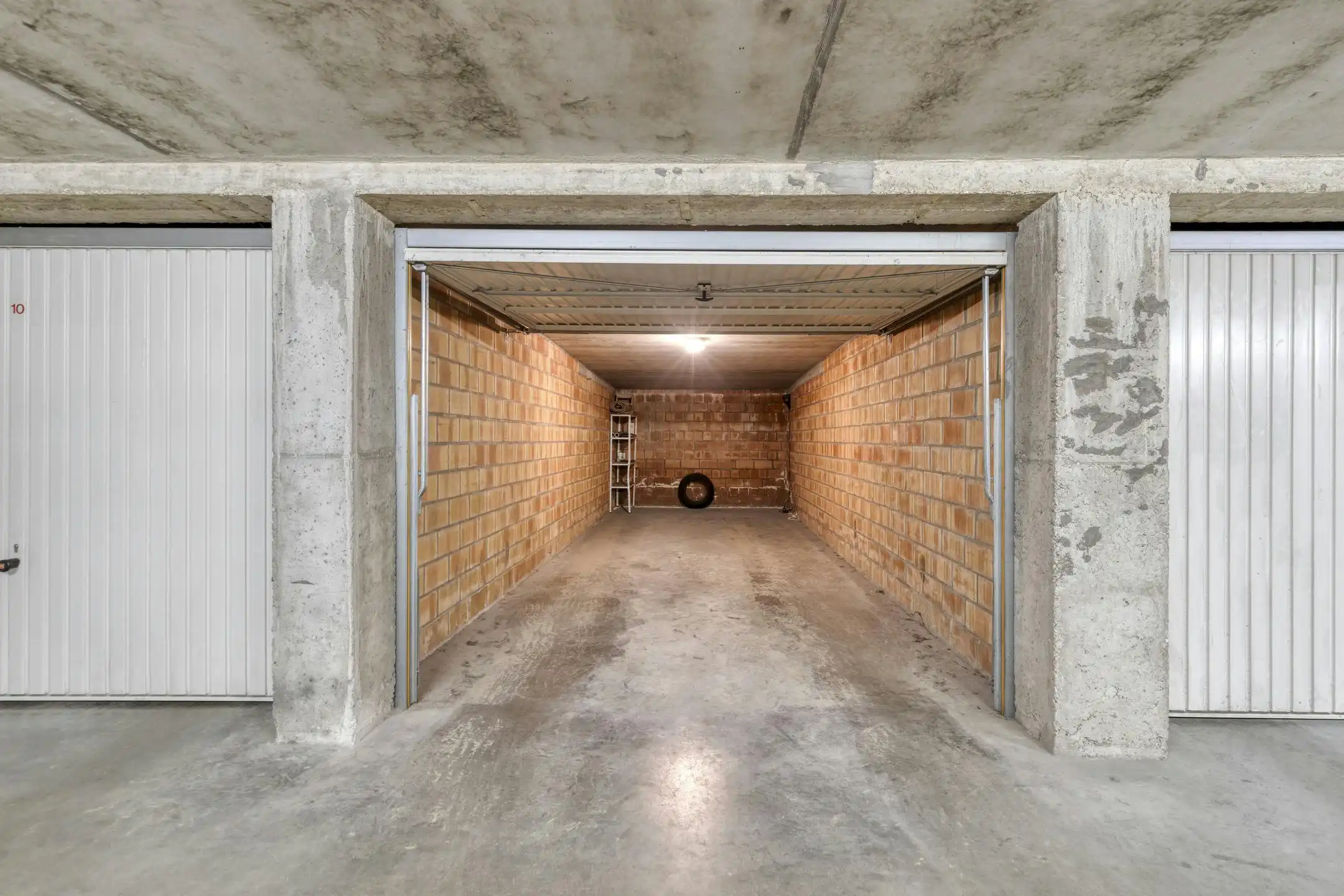 Ruime garagebox te koop in De Panne foto 6