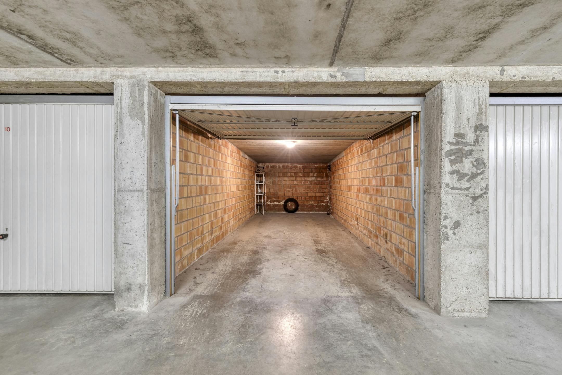 Ruime garagebox te koop in De Panne foto 6