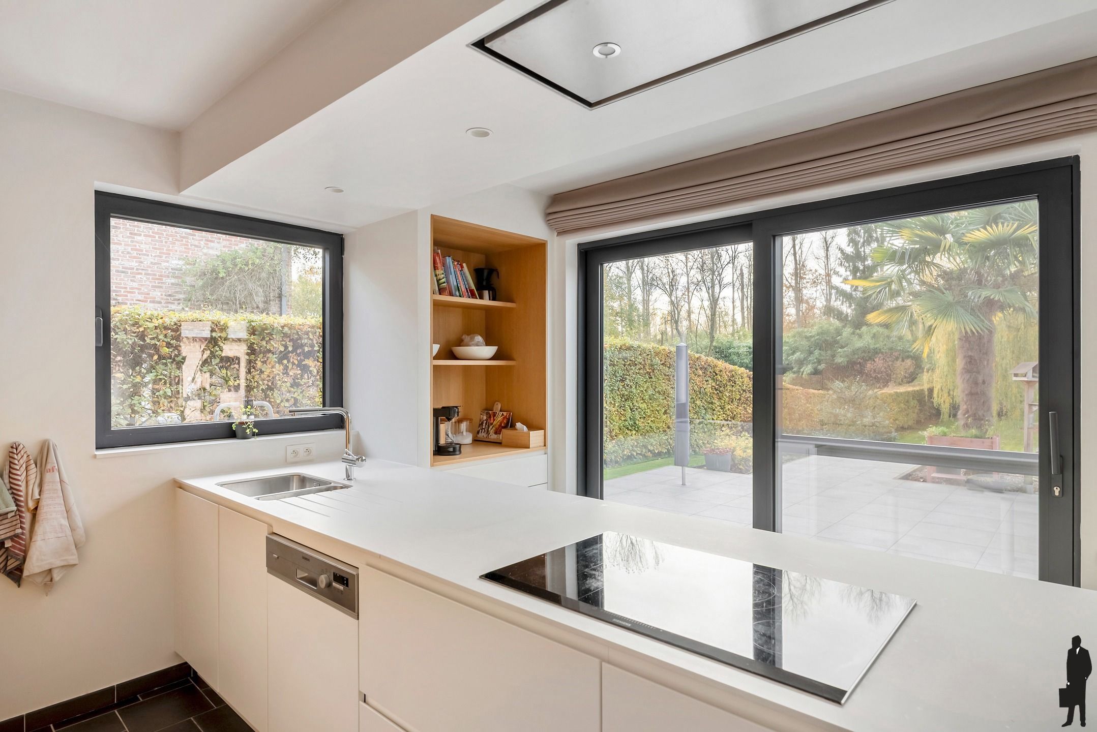 Rustig gelegen en energiezuinige woning met 4 slks op 1.280 m² foto 12