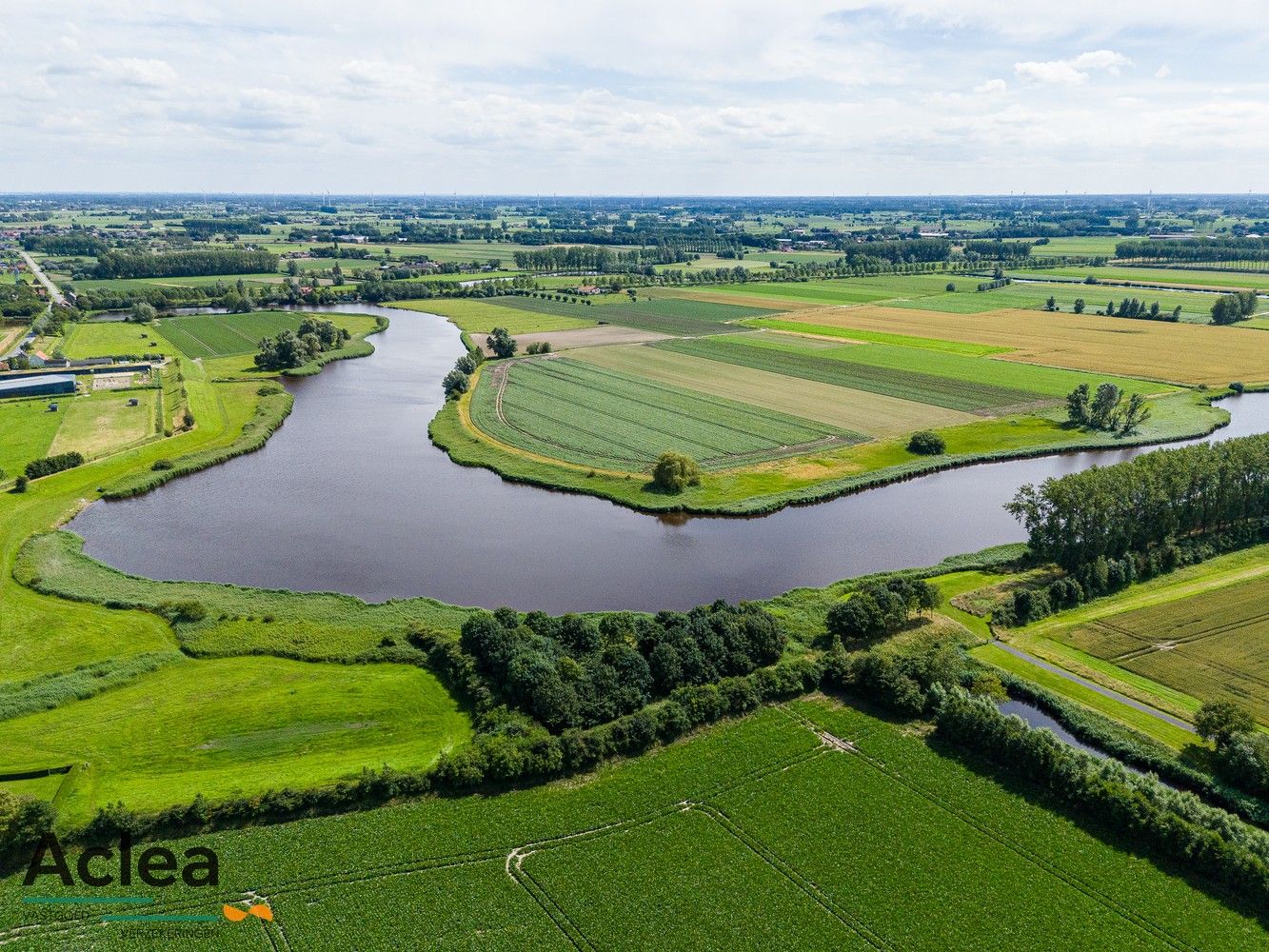 Landhuis op een idyllische locatie te midden het krekengebied foto 3