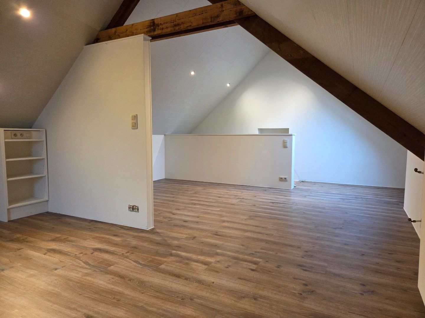 Woning met 3 slpks, schuur met 3 stallen en weiland op 2.288 m² nabij Geel-centrum ! foto 11