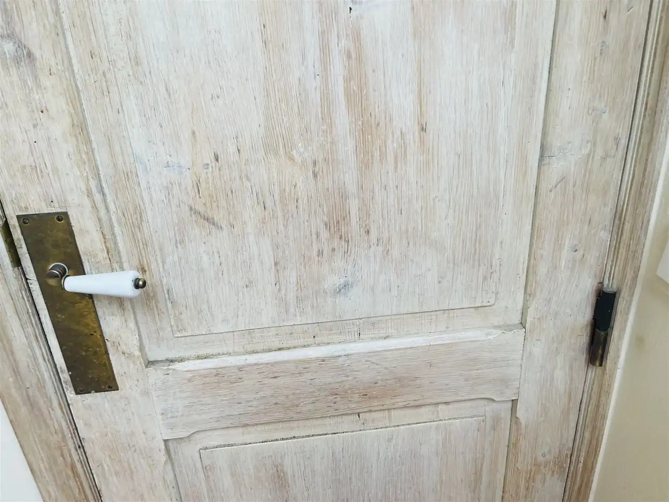 In één van de mooiste straten van Brugge centrum, vlakbij alle winkels CHARMANT ENERGIEZUINIG LICHTRIJK WOONHUIS met stadsTUINTJE, 3 SLAAPKAMERS, 2 BADKAMERS , Mogelijkheid om GARAGE bij te kopen foto 13