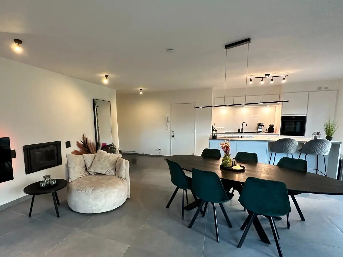 Gemeubeld 1 slaapkamer appartement met tuin en garage foto 3