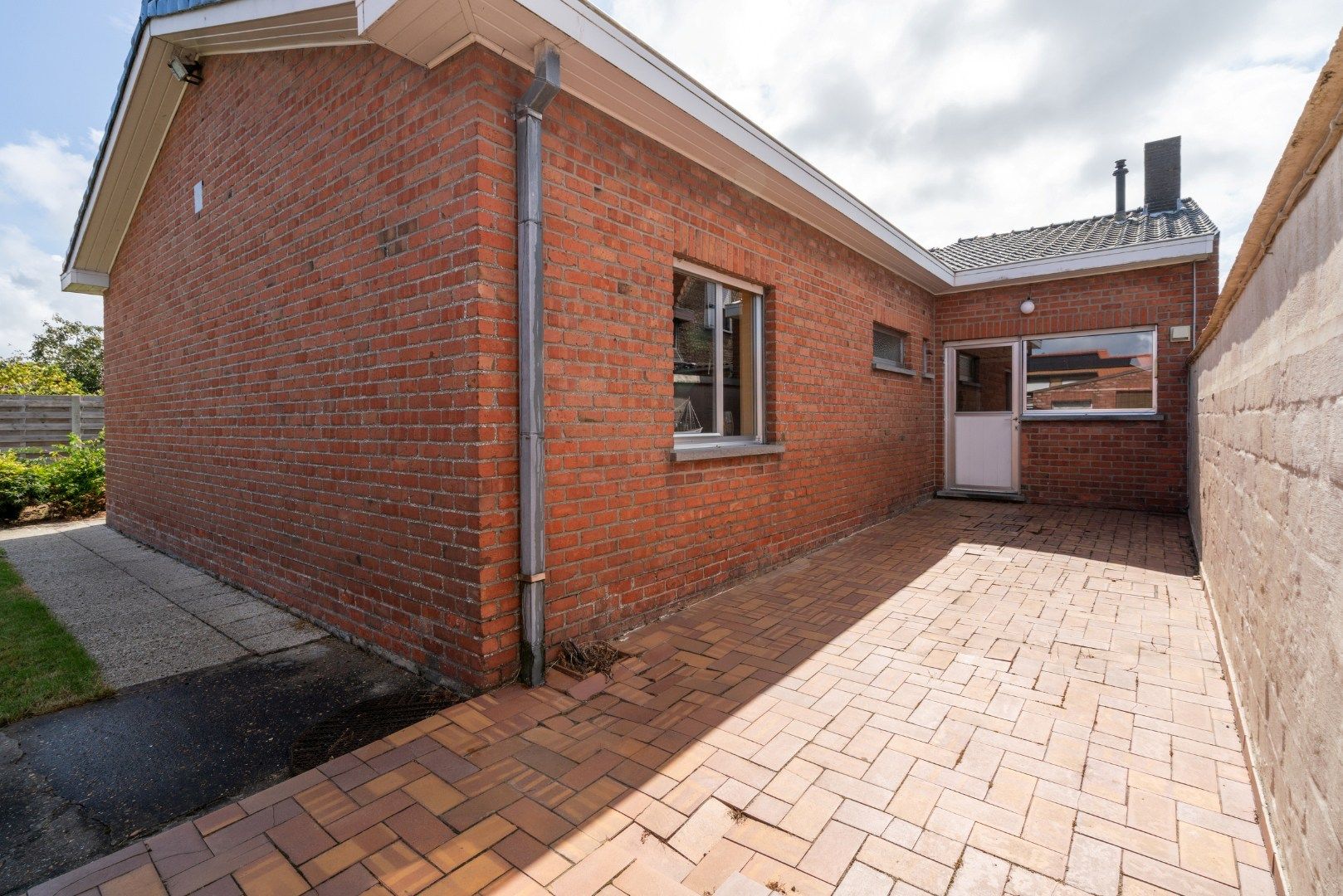 Te renoveren gelijkvloerse villa op een royaal perceel van 745 m² in de Warandestraat 65 – solide basis met groeipotentieel foto 24