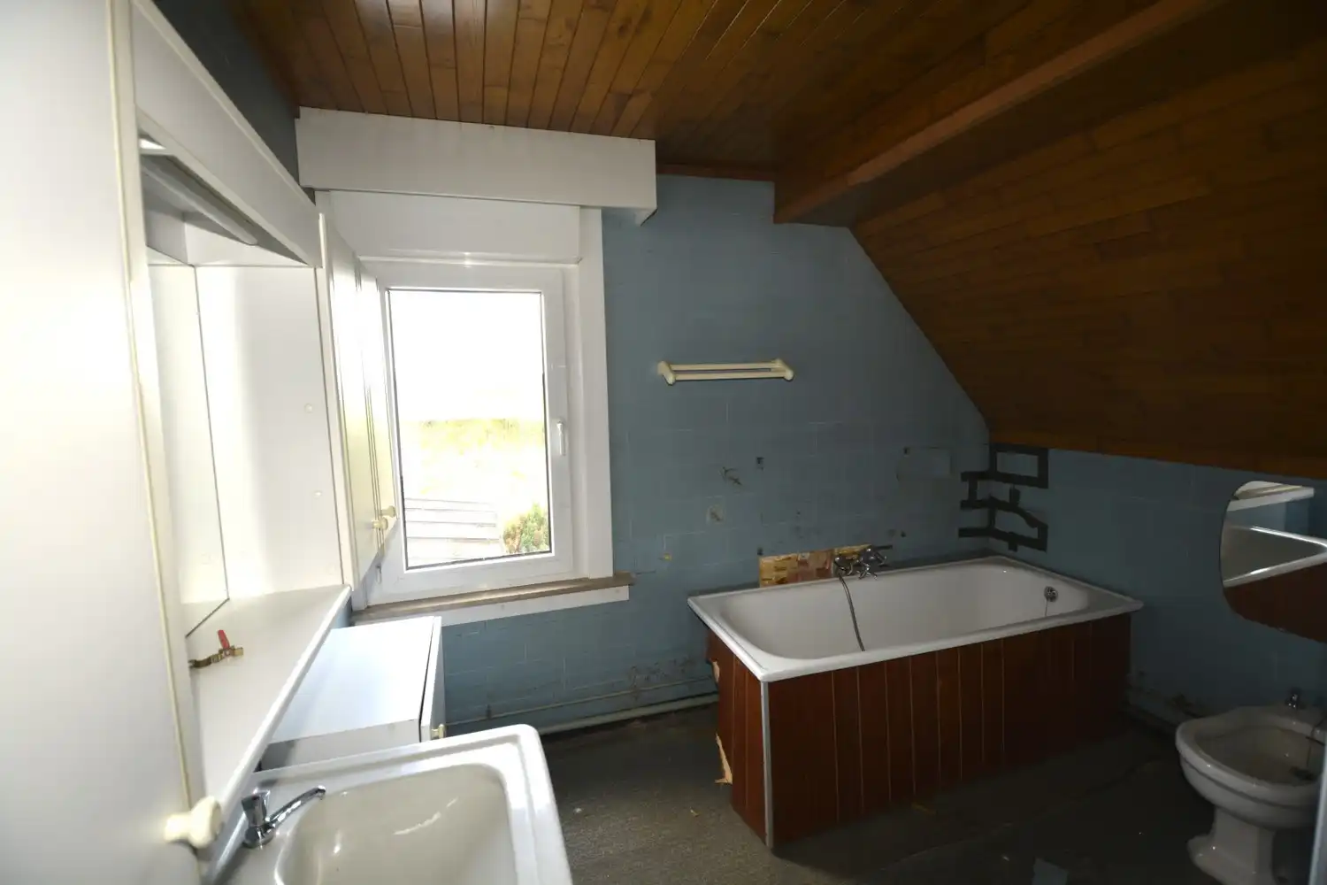 TE RENOVEREN WONING OMGEVEN DOOR AGRARISCH GEBIED! foto 17
