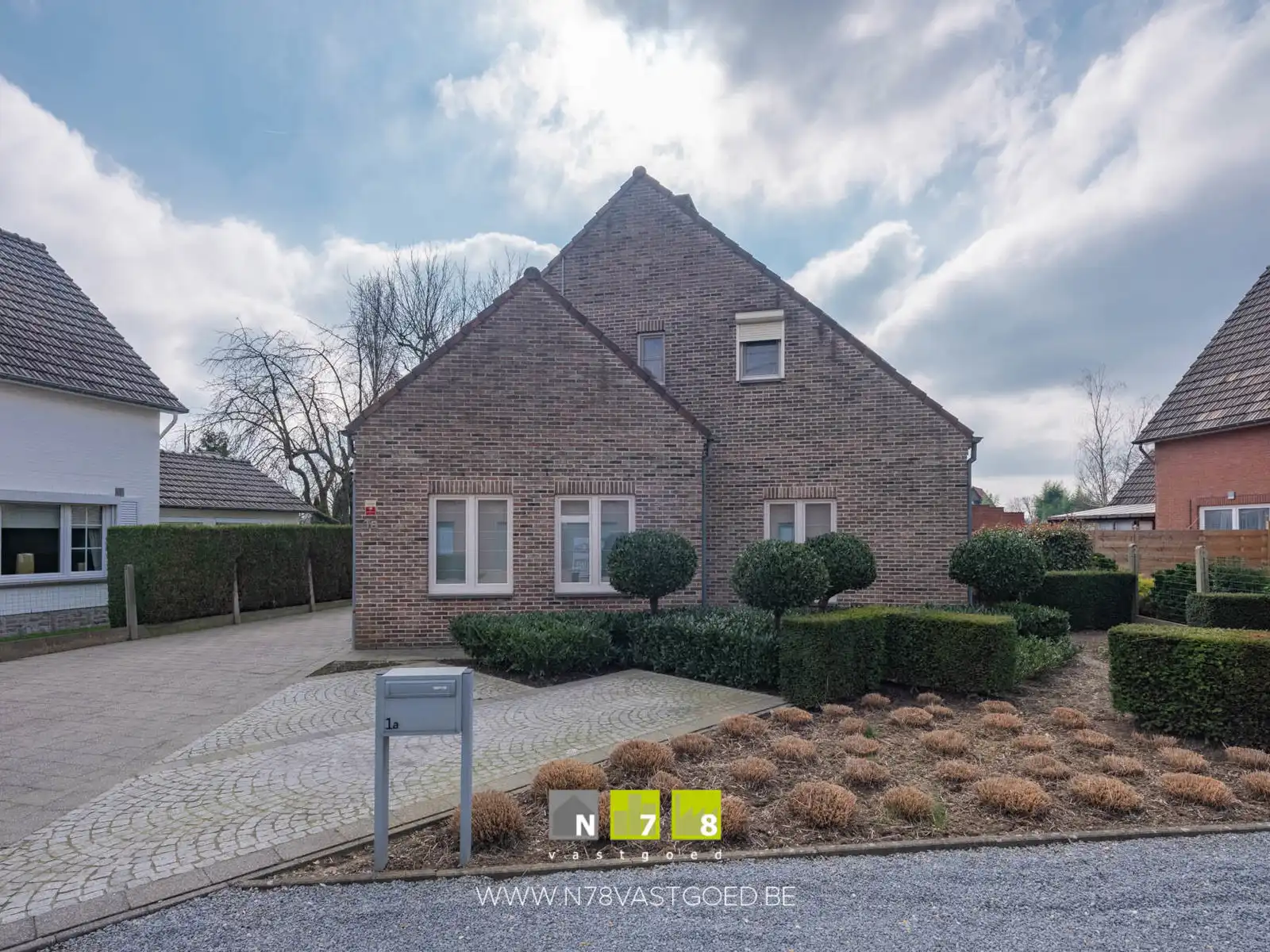 Huis te koop foto {{pictureIndex}}