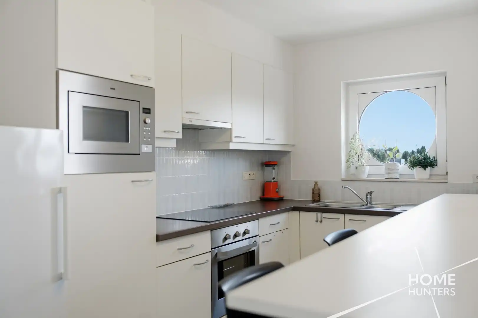 Ruim appartement met twee slaapkamers, een vernieuwde badkamer en 2 unieke terrassen.  foto 9