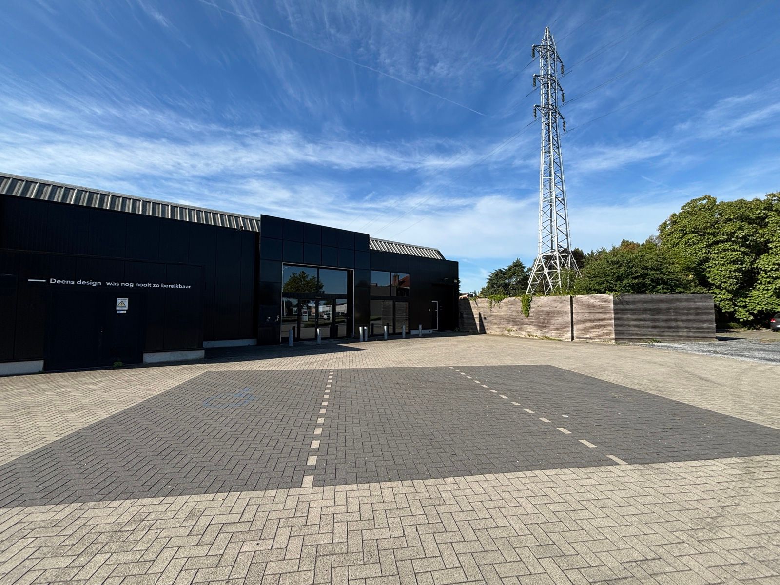 Winkelpand met showroom & magazijn te huur – Lier (1.000 m²) foto 2