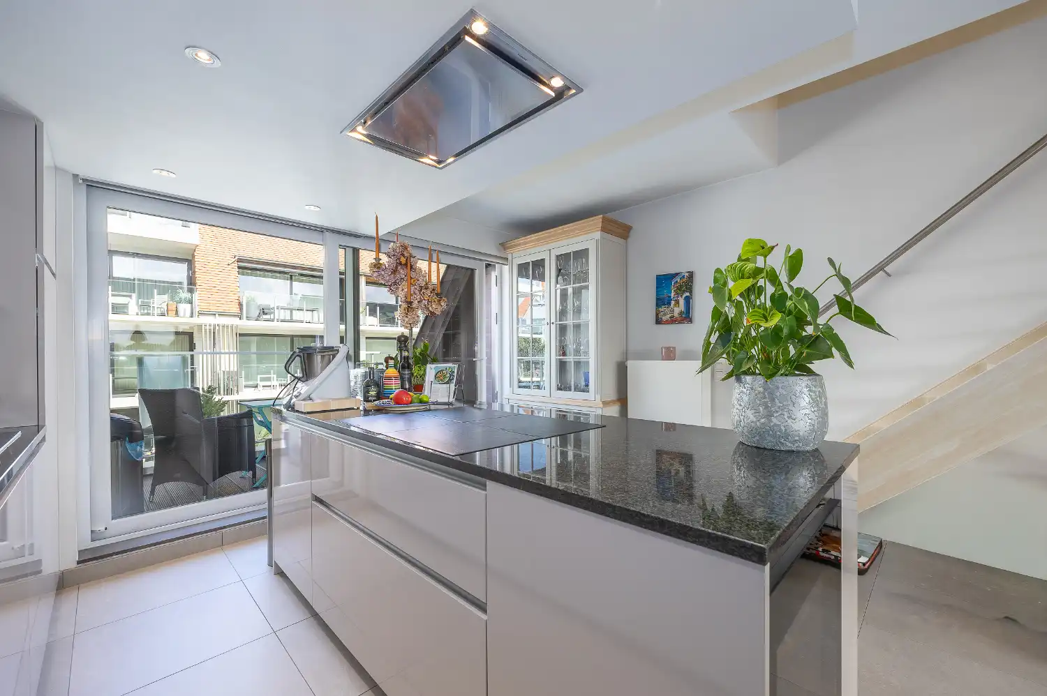 Prachtig recent appartement met 3 slaapkamers, 2 zonneterrassen en optionele privatieve parking in het centrum van Middelkerke foto 11