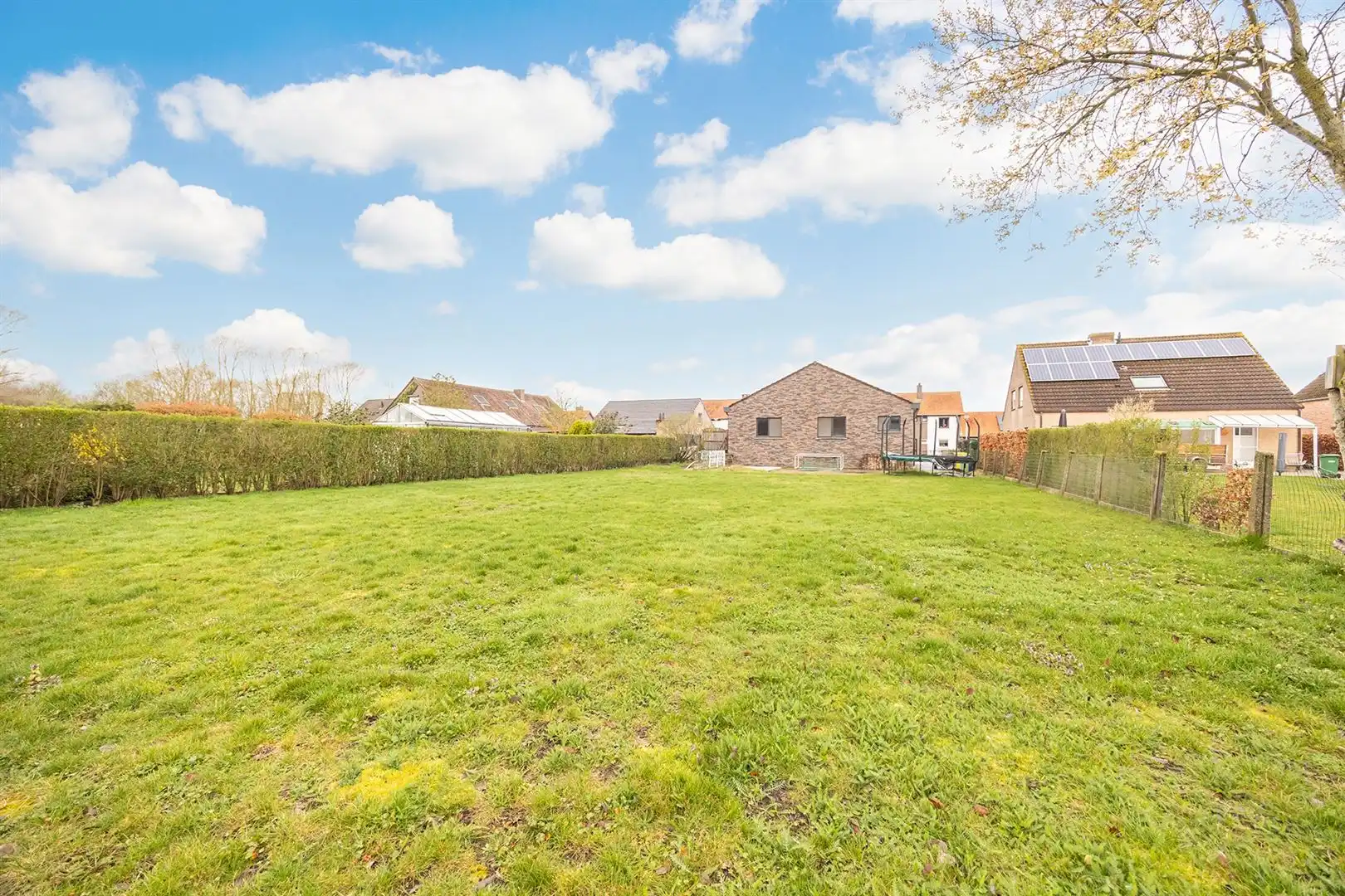 Instapklare laagbouwwoning op een rustige locatie.  foto 23