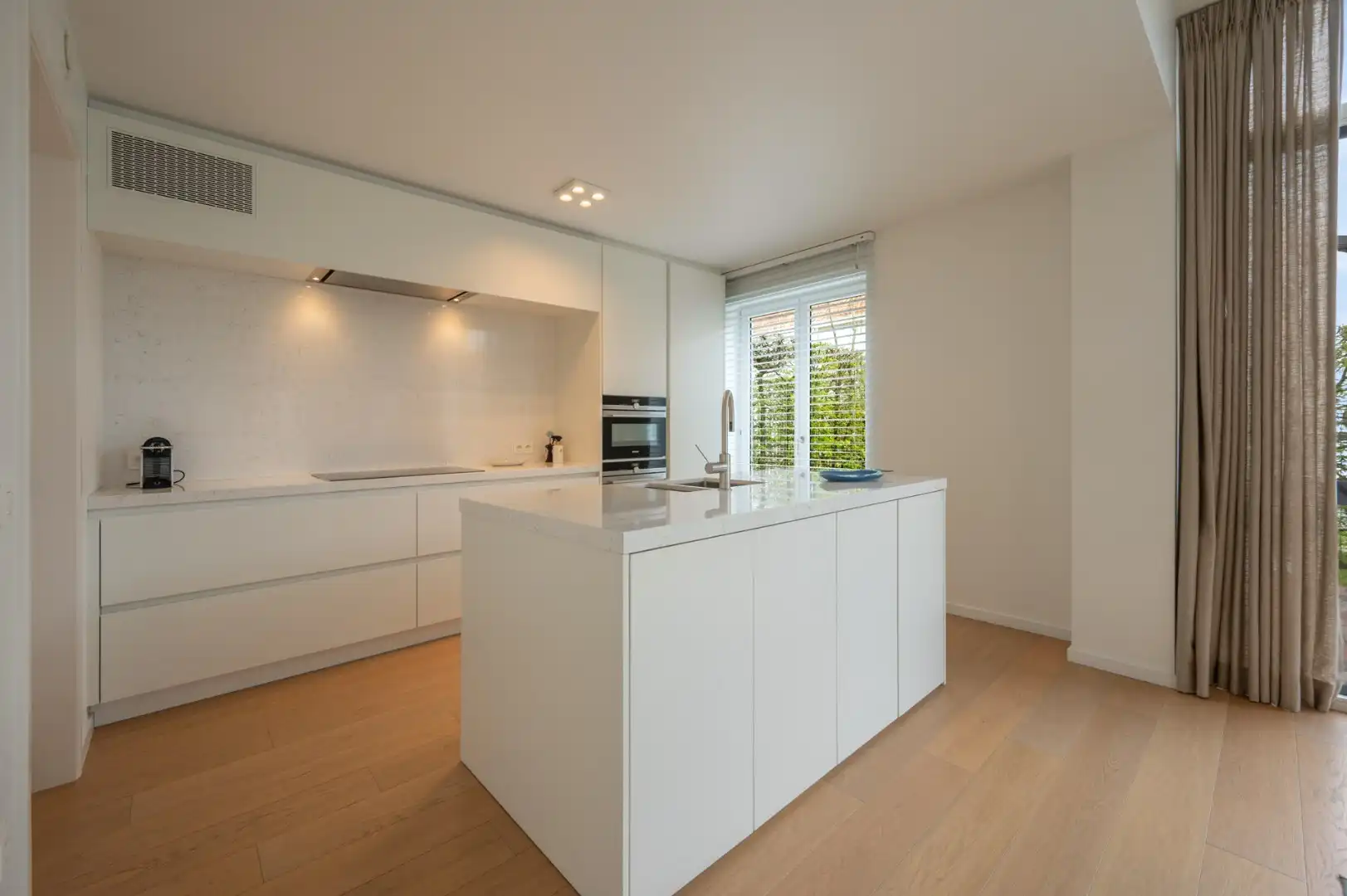 Instapklare woning met 5 slaapkamers aan de Oosthoek. foto 10