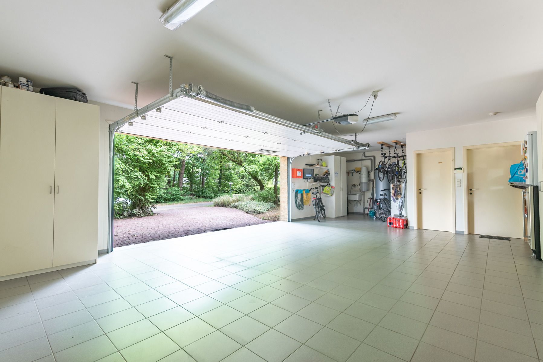 Riante villa met 5 slaapkamers, 4 badkamers en binnenzwembad foto 14