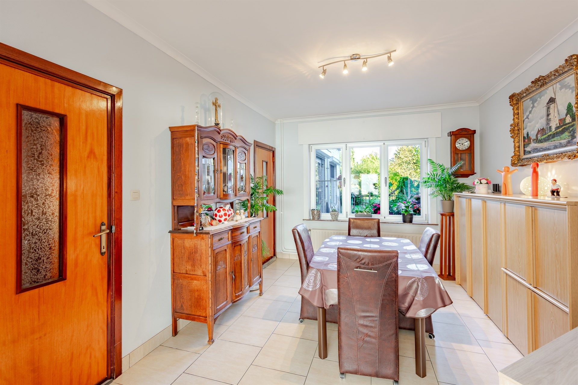 Ruime gezinswoning met vier slaapkamers te Denderleeuw foto 5