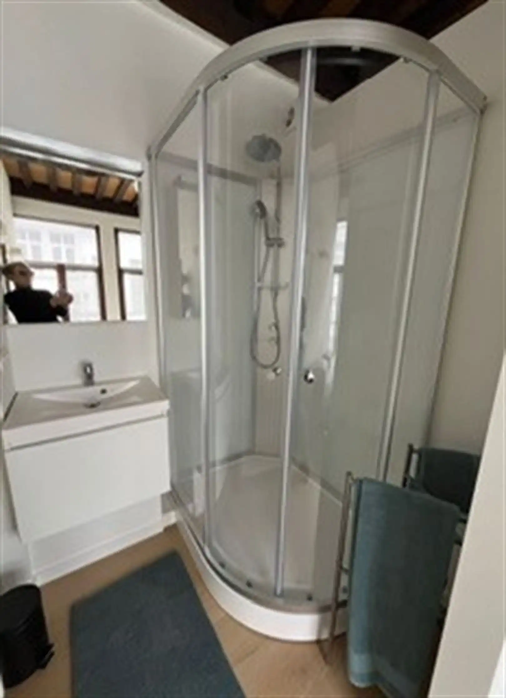 Volledig gerenoveerd  gemeubeld éénslaapkamer appartement foto 19