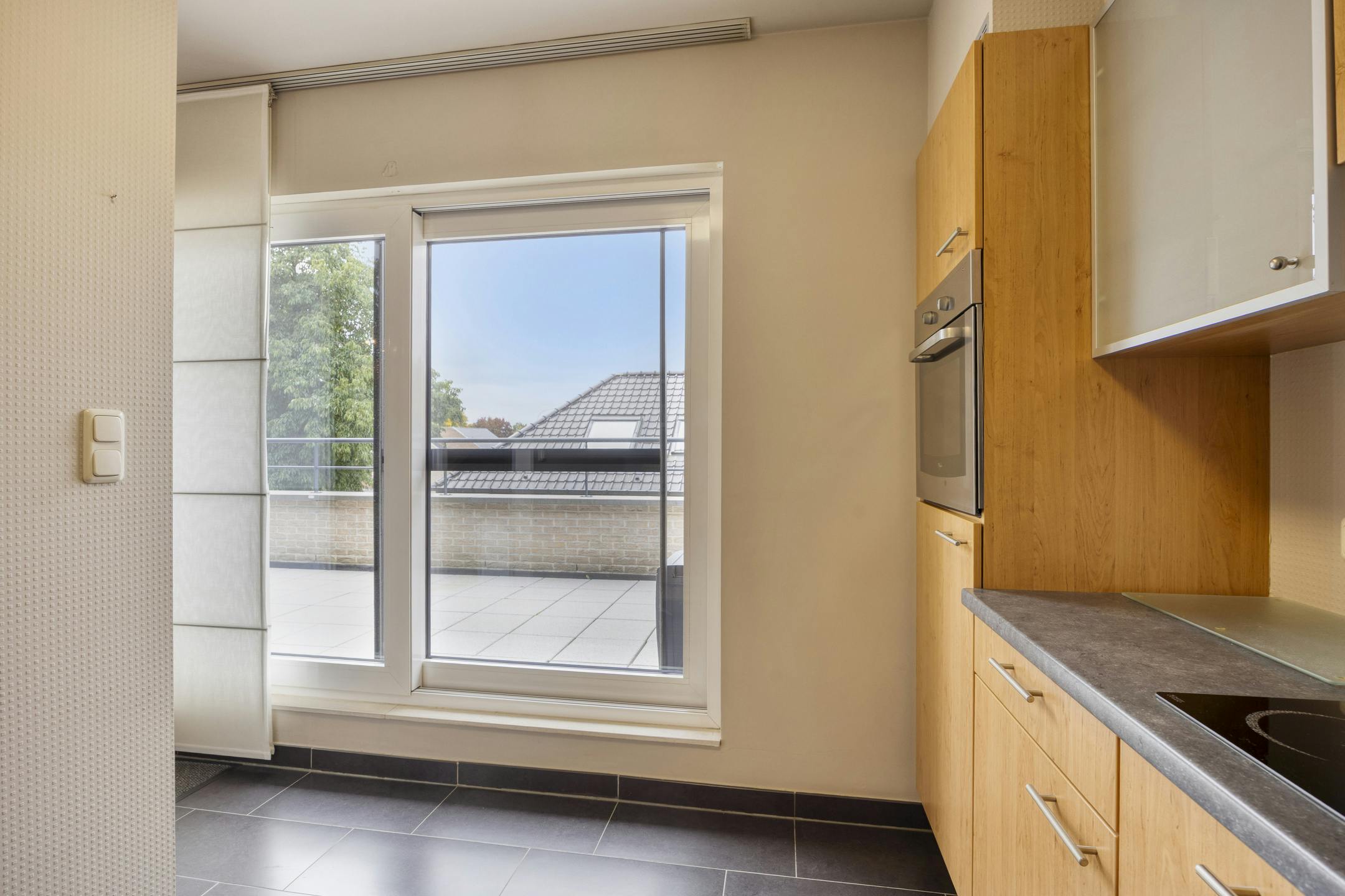 Instapklaar appartement met staanplaats en groot terras nabij centrum Diepenbeek foto 6