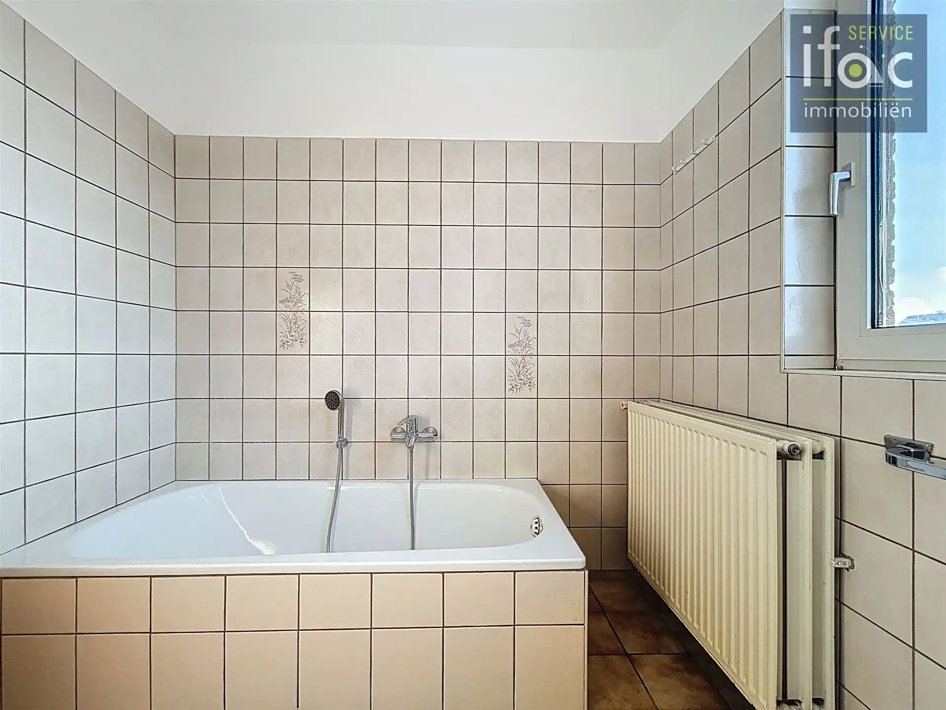 Villa met 5 slaapkamers, 2 badkamers op uitstekende locatie foto 22