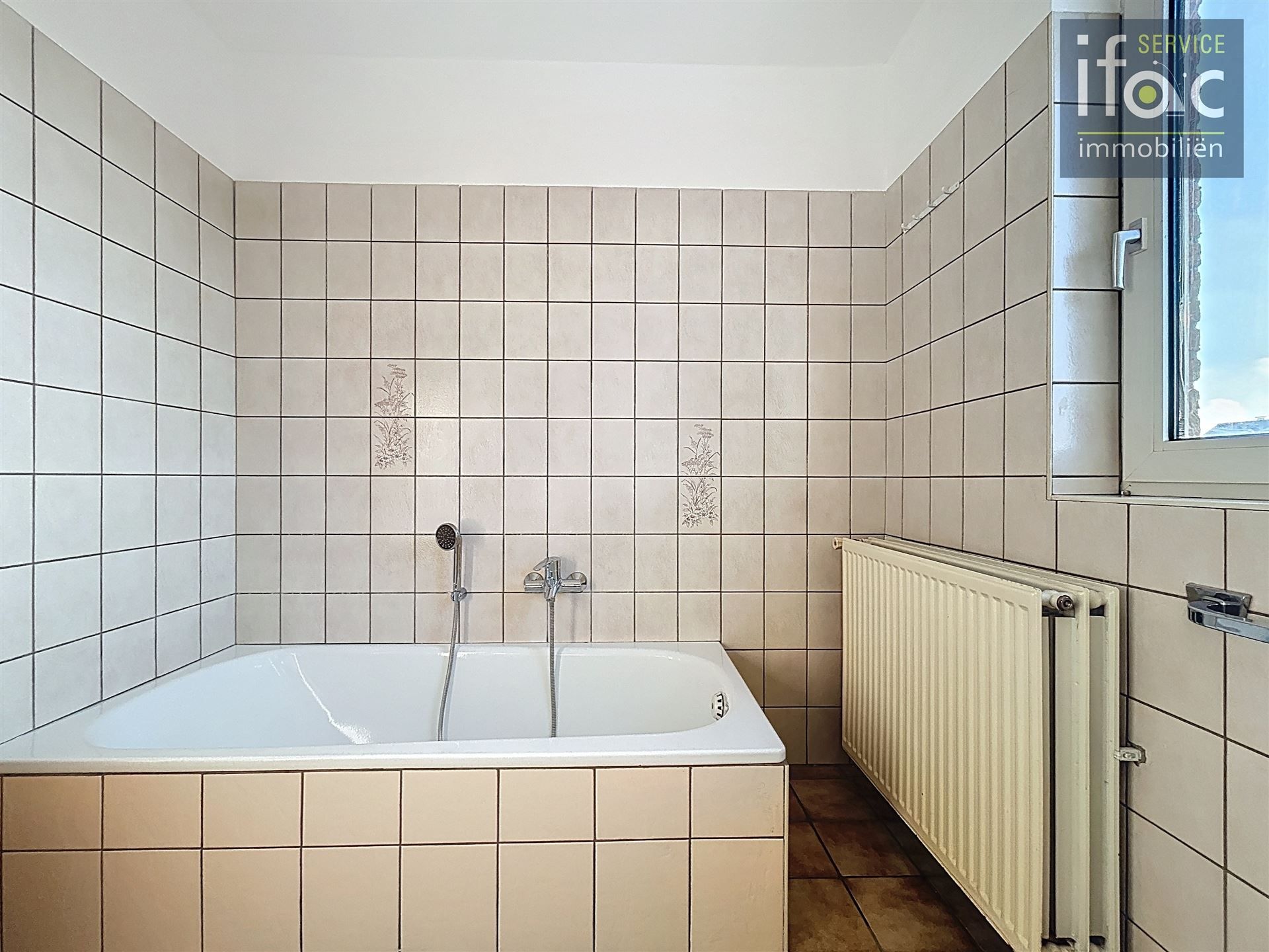 Villa met 5 slaapkamers, 2 badkamers op uitstekende locatie foto 22