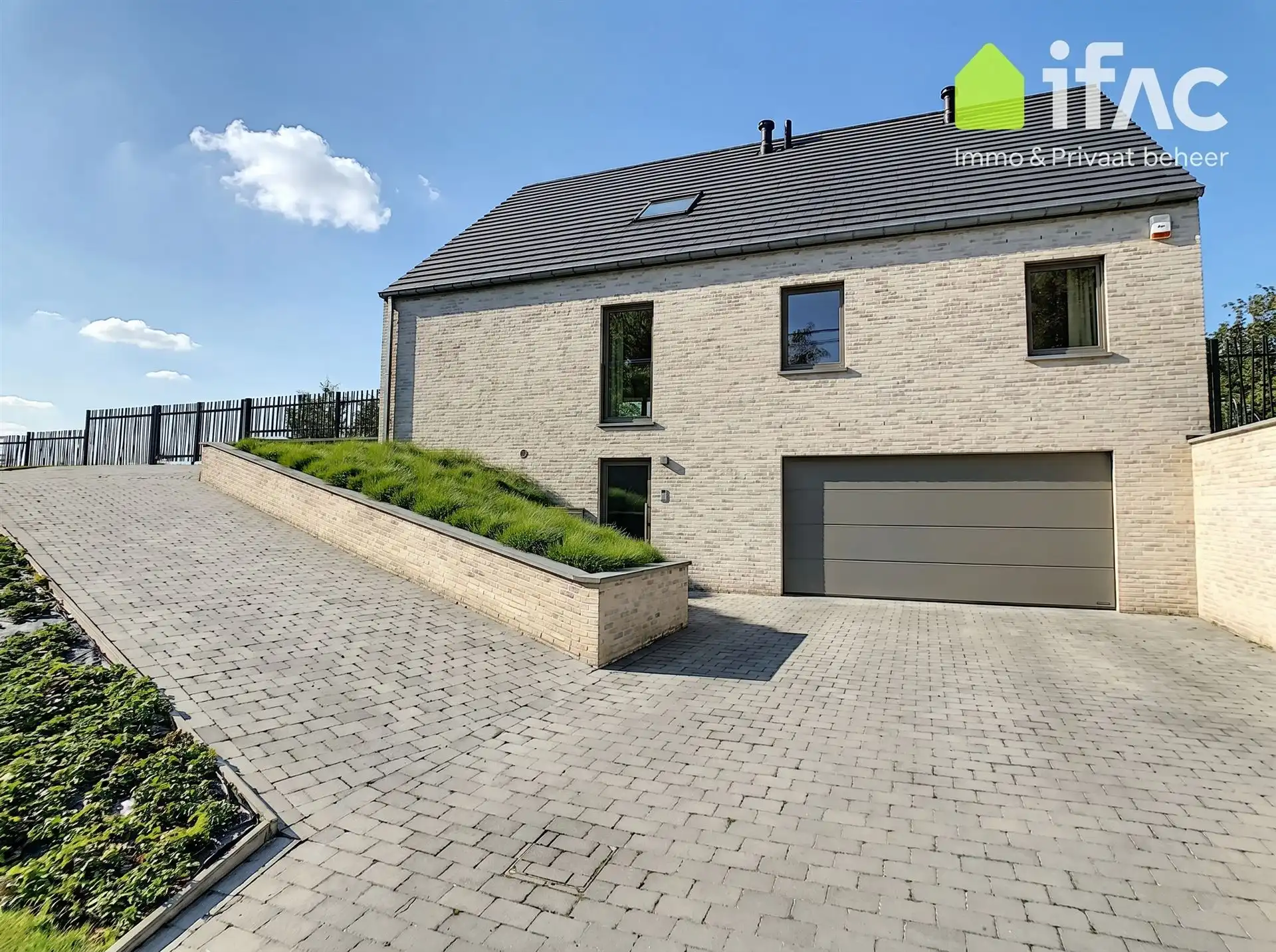 Villa met 5 slaapkamers, garage en grote tuin foto 35