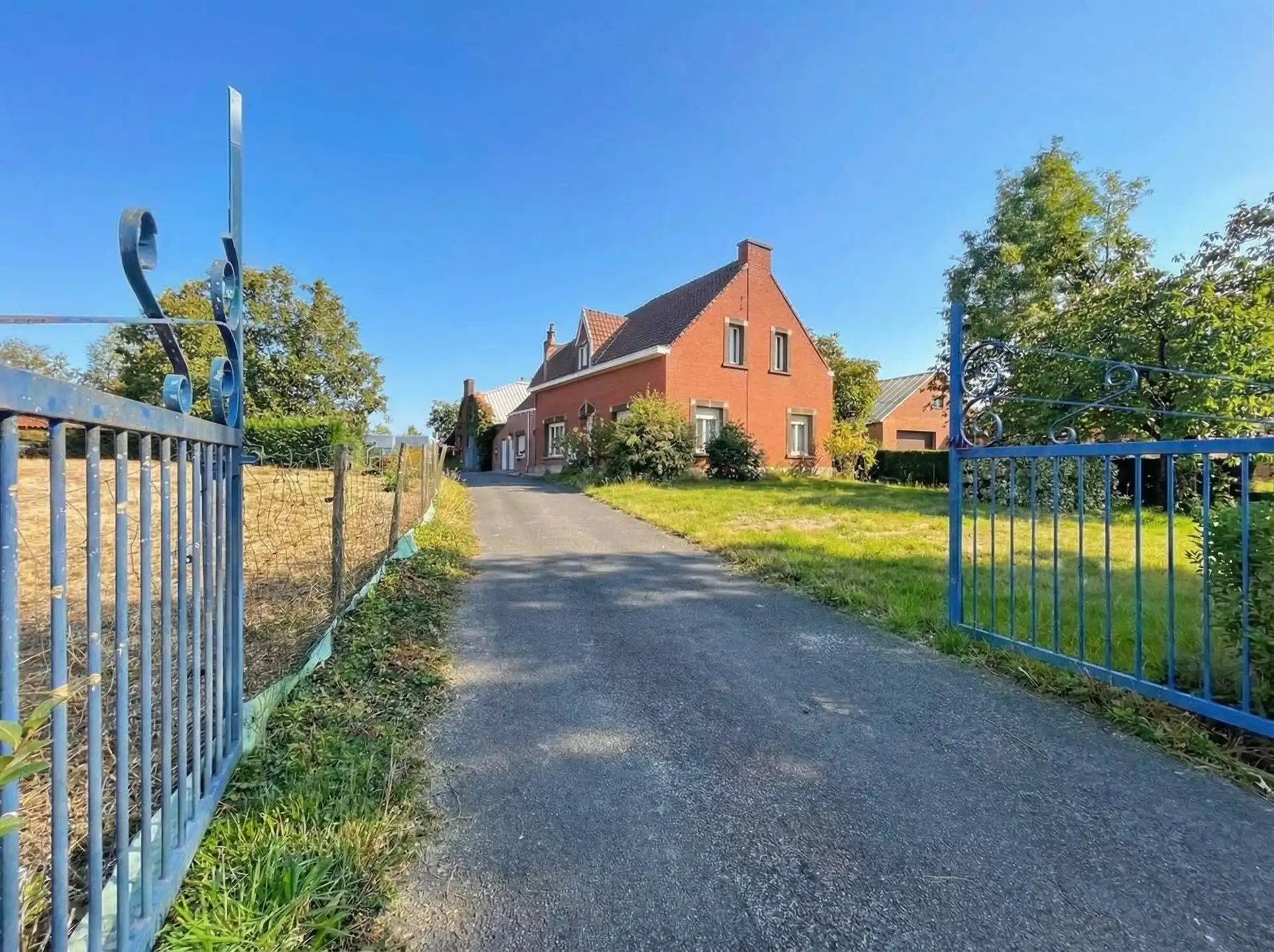 Charmante hoeve op perceel van 2515 m² foto 2