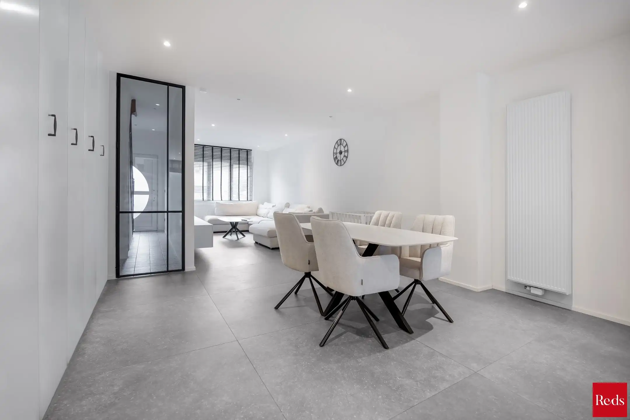 Volledig gerenoveerde woning in het hart van Wijnegem foto 4