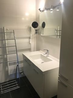 Mooi en ruim appartement met 2 slk, berging en gesloten garage aan het centrum van Genk! foto 9