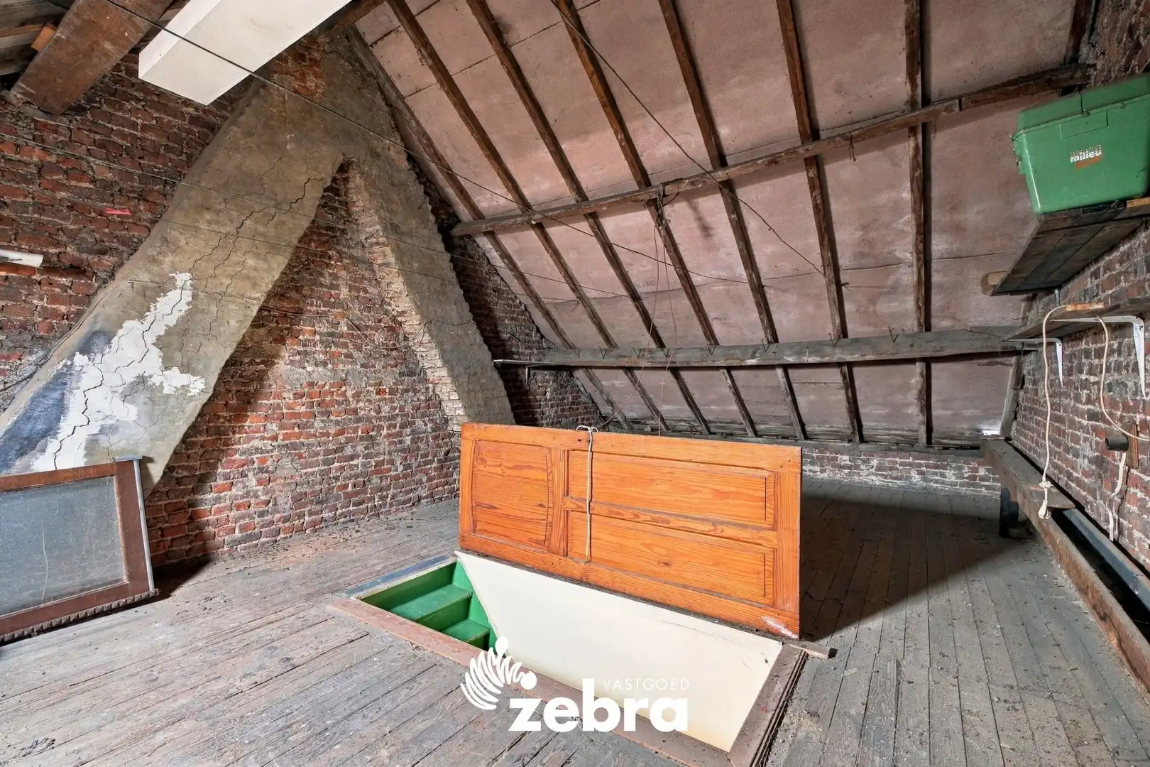 Te renoveren woning met uitweg te Roeselare! foto 13
