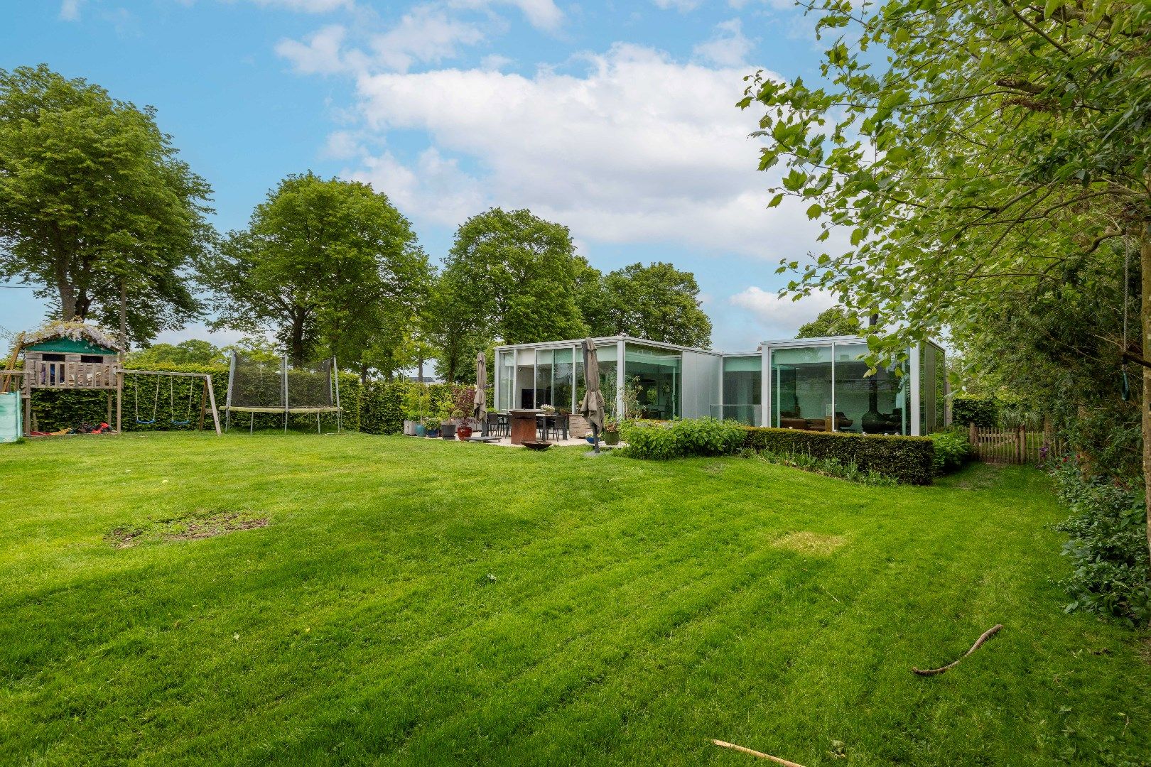 Recente en uitgebouwde villa met vijf kamers en/of praktijkruimte omgeven door het groen tussen Brugge en Oostkamp! foto 23