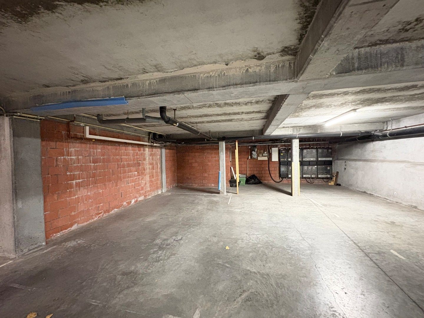 Autostandplaats aan ring van Brugge foto 3