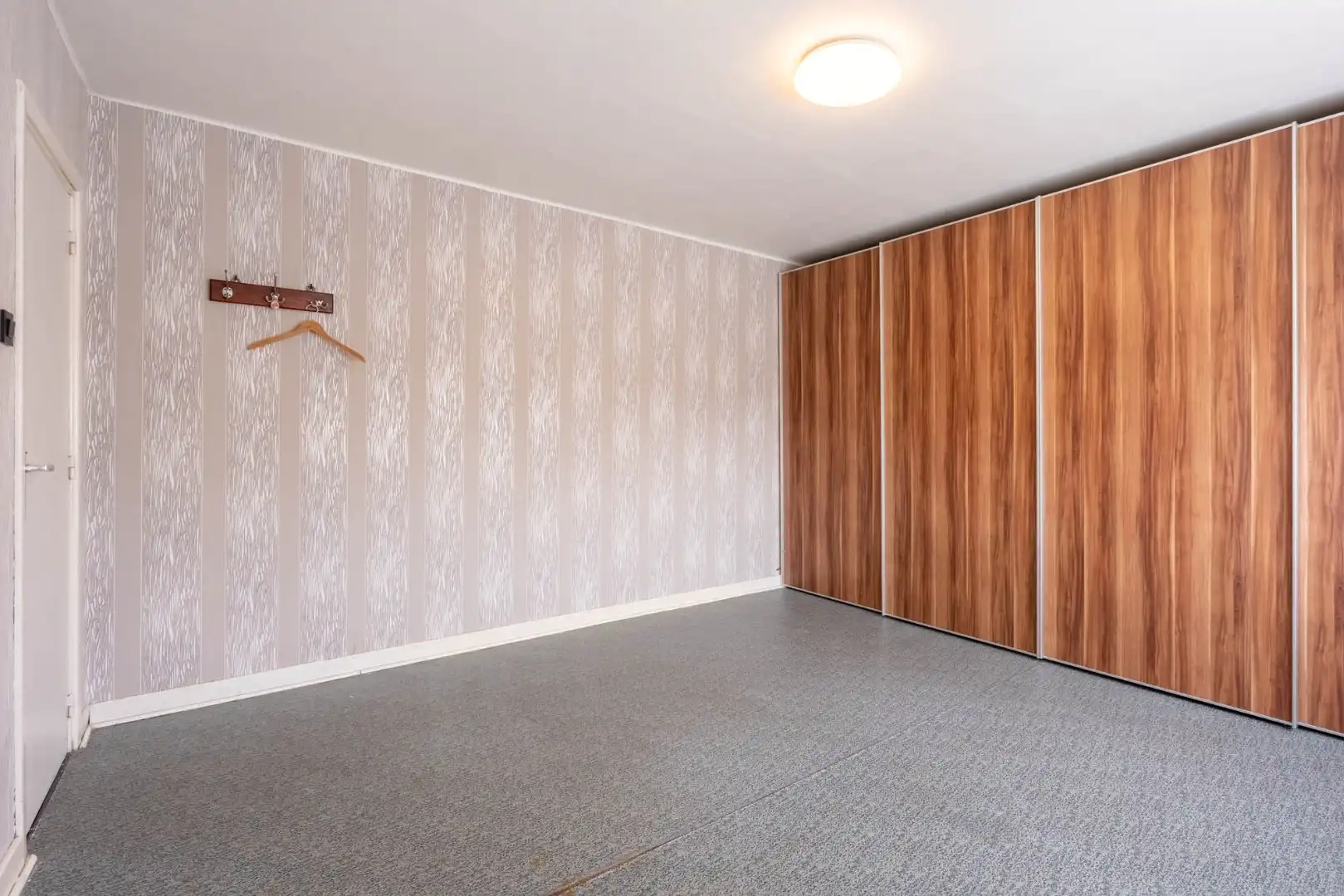 Charmante, te renoveren woning op een perceel van 9a14ca met ruime garage in achtertuin!  foto 21