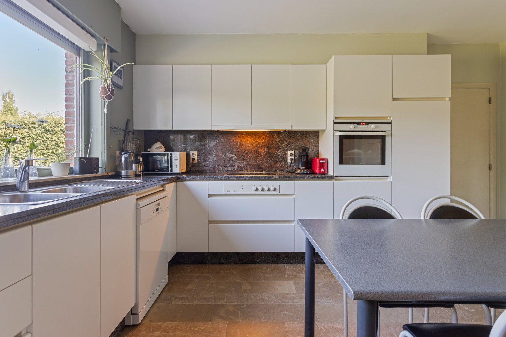 Heel ruime woning met 6 kamers in een oase van rust! foto 11